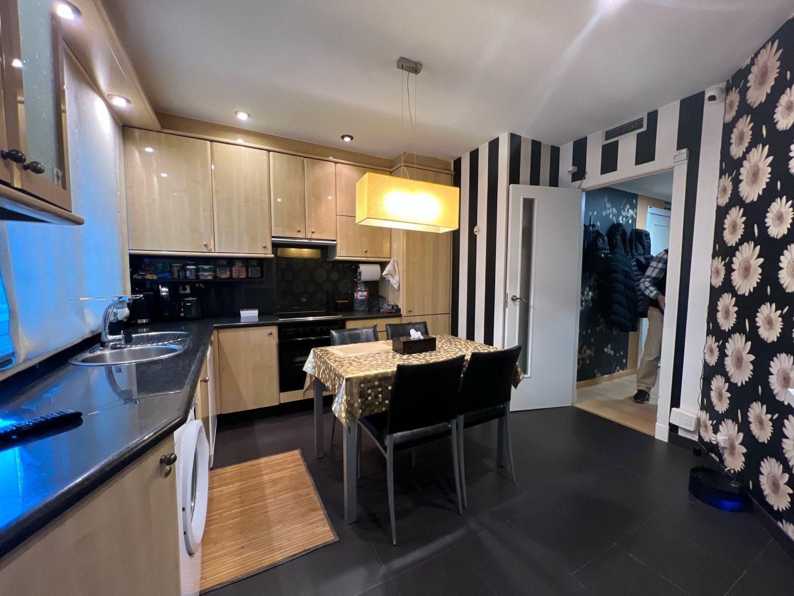 Cuina de Pis en venda en Pontevedra Capital  amb Aire condicionat, Terrassa i Traster