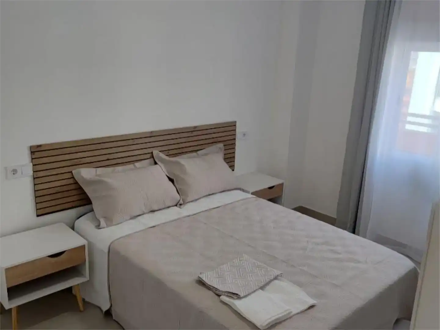Dormitori de Pis en venda en Fuengirola amb Aire condicionat i Balcó