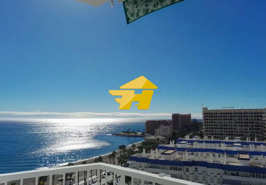 Vista exterior de Pis de lloguer en Benalmádena amb Aire condicionat, Jardí privat i Piscina