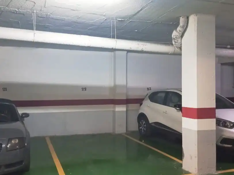 Parkplatz von Garage zur Miete in Sur
