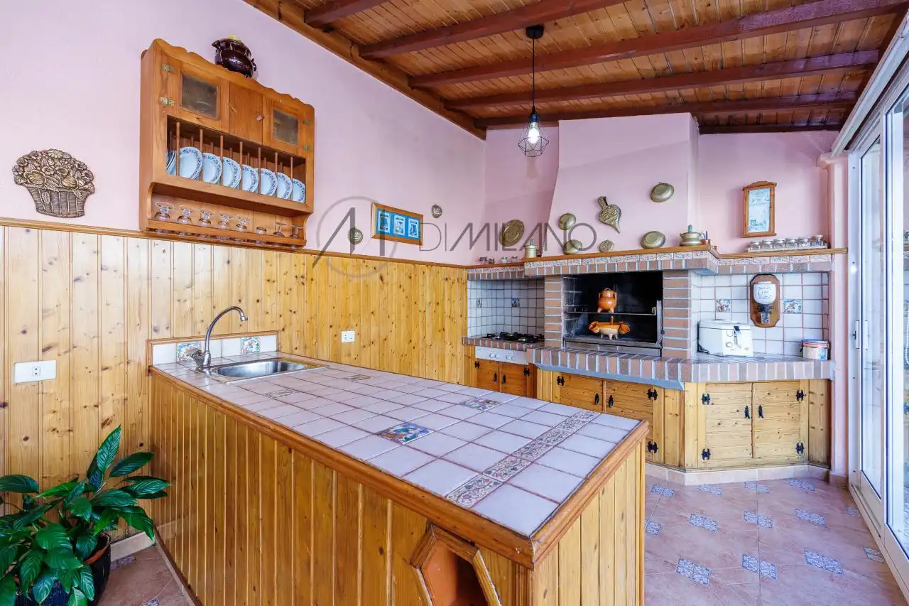 Cocina de Casa adosada en venta en Vigo  con Calefacción, Jardín privado y Parquet