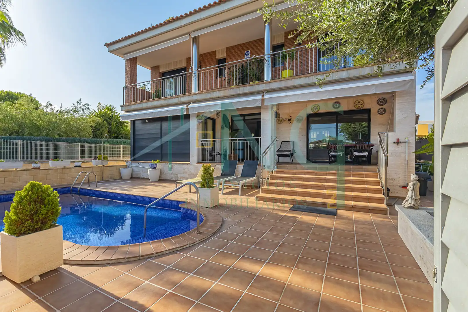 Casa con piscina en venta en el Carrer de Nicaragua