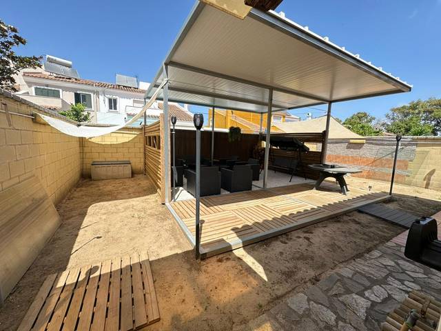 Casa adosada en Venta en Los Barrios