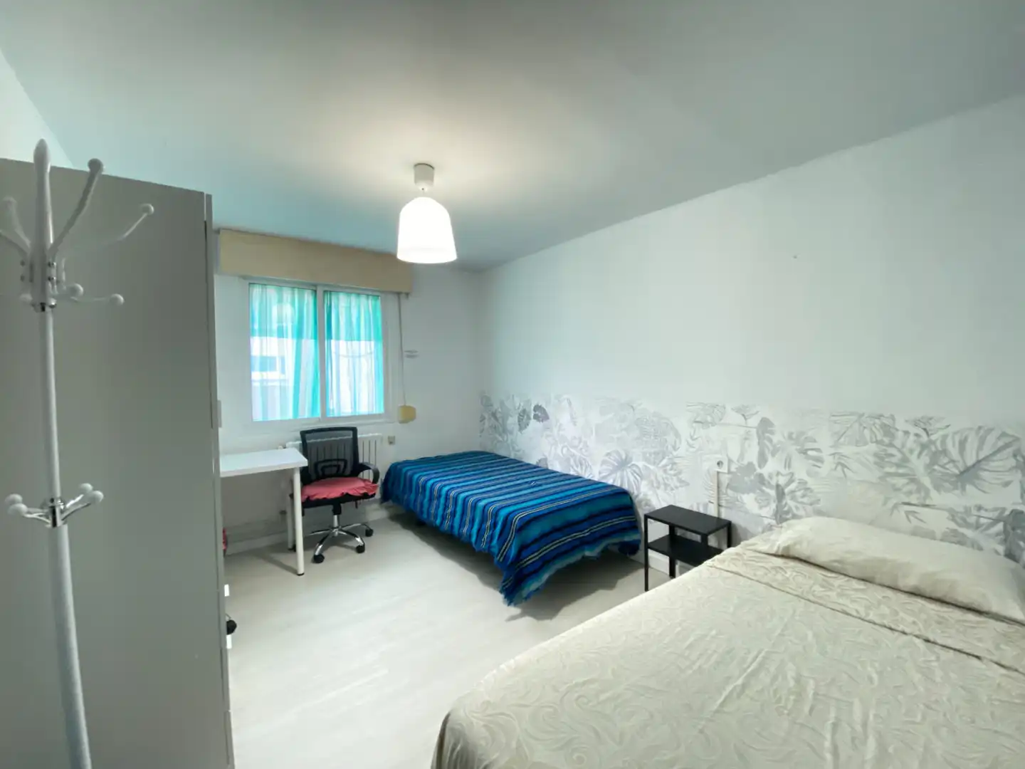Habitación de Casa adosada en venta en Santiago de Compostela  con Calefacción, Trastero y Amueblado