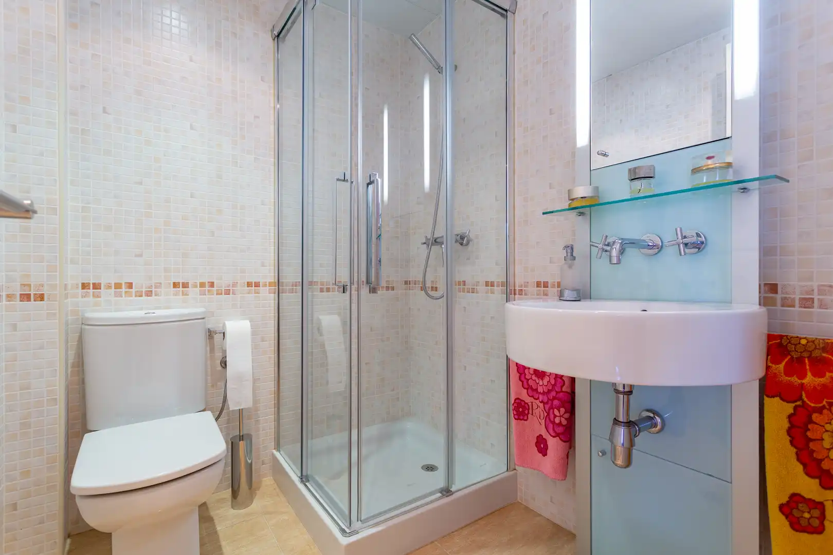 Baño de Casa adosada en venta en Torredembarra con Aire acondicionado, Calefacción y Jardín privado
