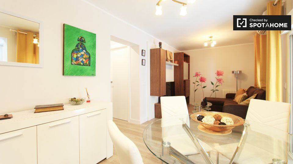 Dining room of Flat to rent in  Madrid Capital  with Air Conditioner, Heating and Furnished