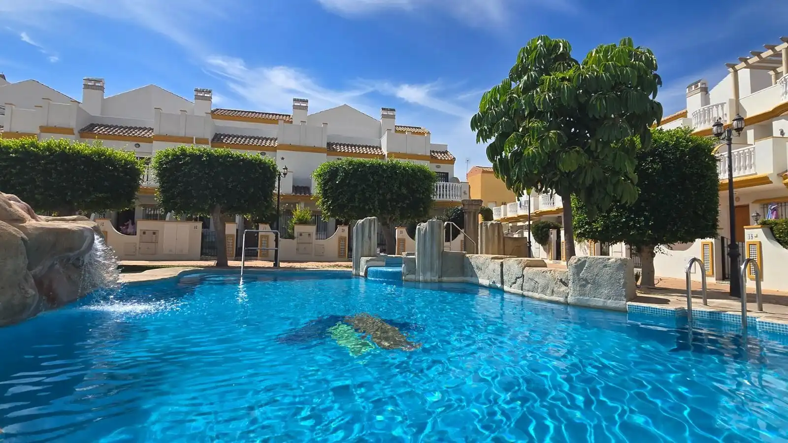 Piscina de Casa adosada de alquiler en Orihuela Costa