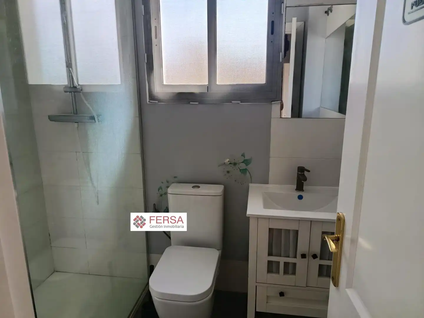 Baño de Ático de alquiler en El Puerto de Santa María con Aire acondicionado, Terraza y Amueblado