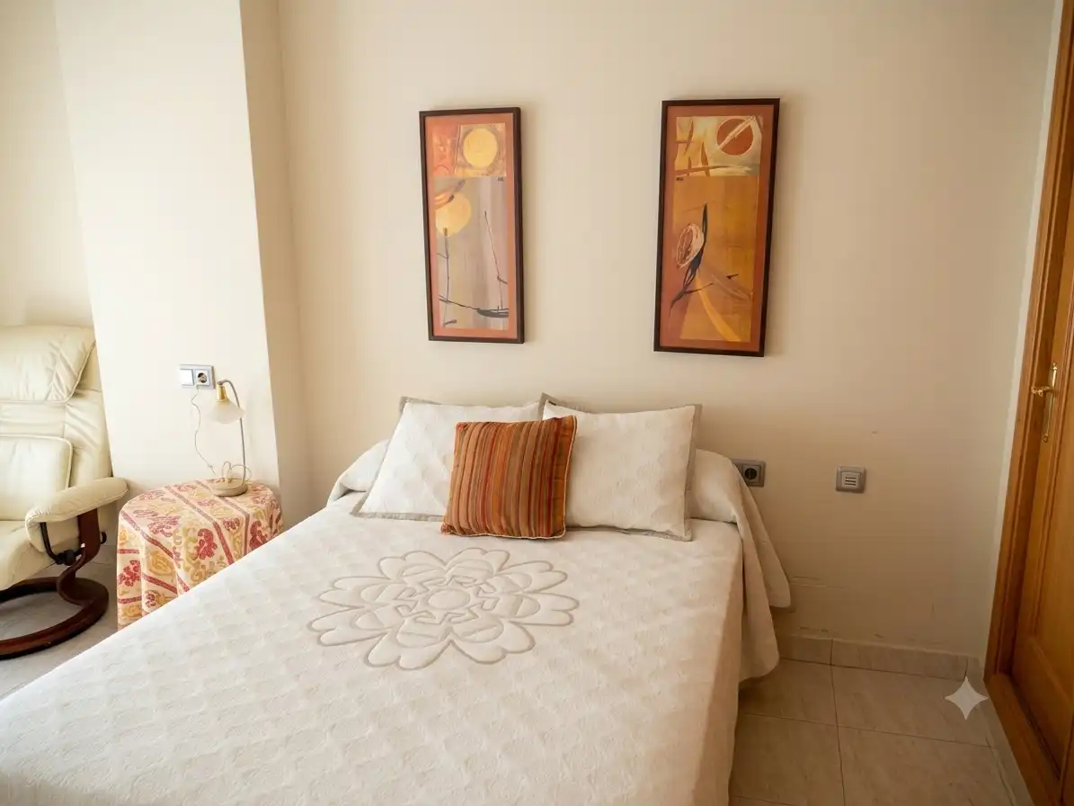 Dormitori de Casa adosada en venda en Sagunto / Sagunt amb Aire condicionat, Calefacció i Jardí privat