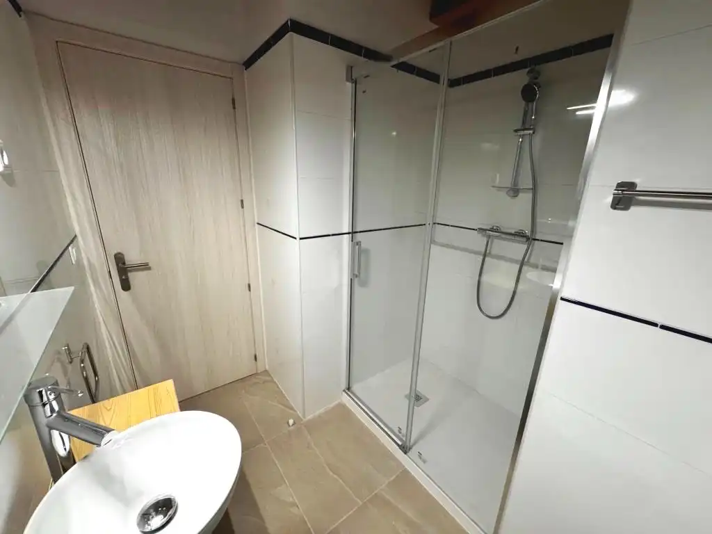 Casa adosada en venta en Calle de los Serranos de Aparicio, 11, Cretas