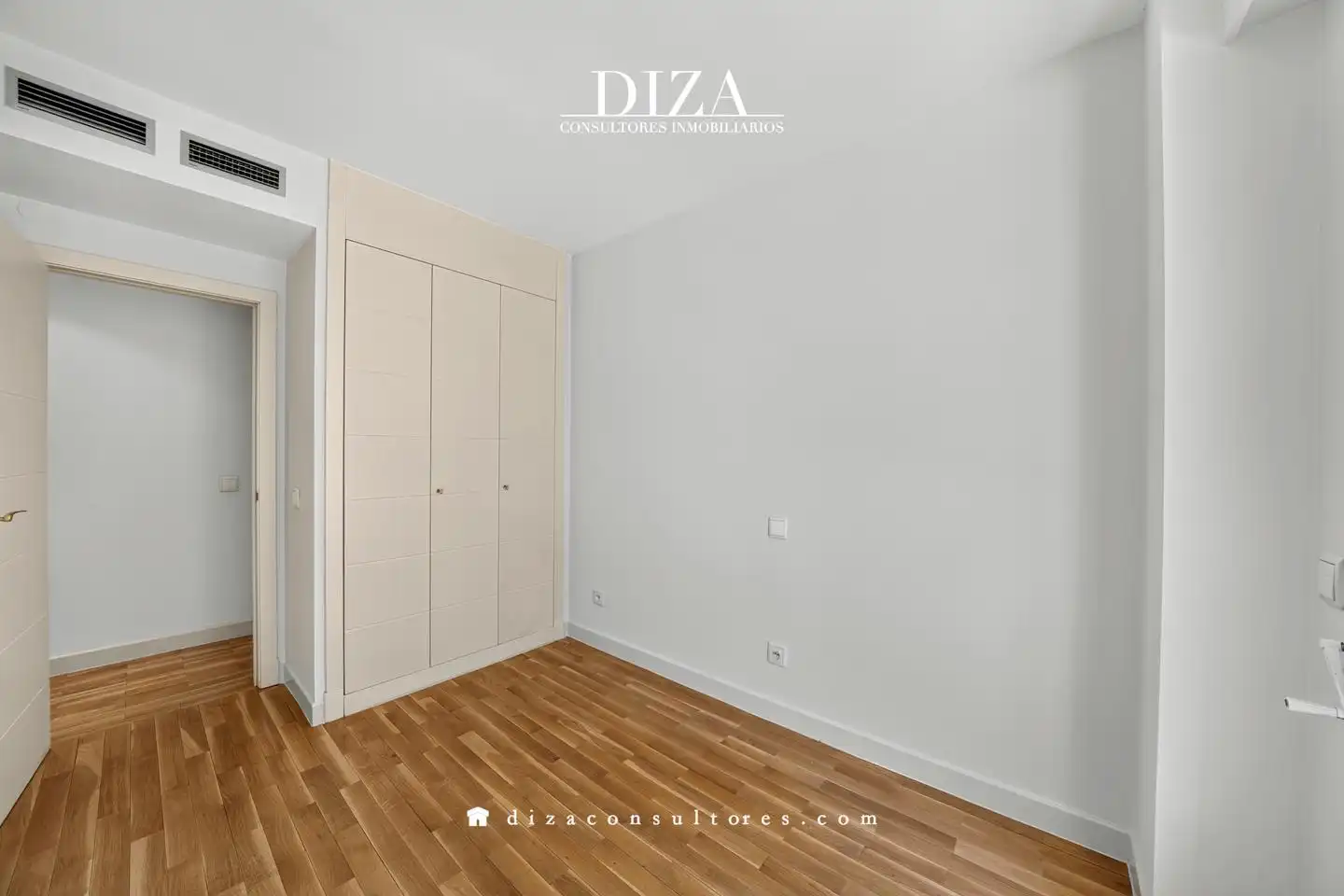 Bedroom of Flat for rent in Madrid  with Air Conditioner, Heating and Terrace