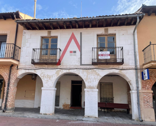 Vista exterior de Casa adosada en venda en Santa María la Real de Nieva