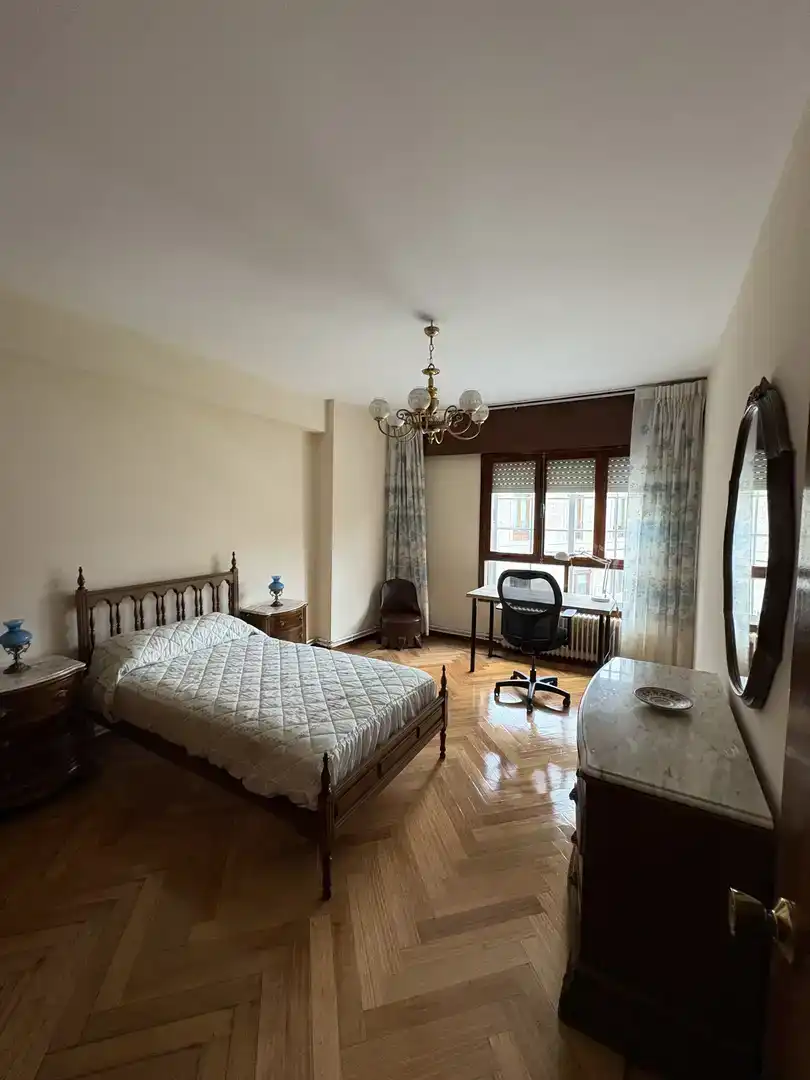 Bedroom of Flat for rent in Pontevedra Capital 