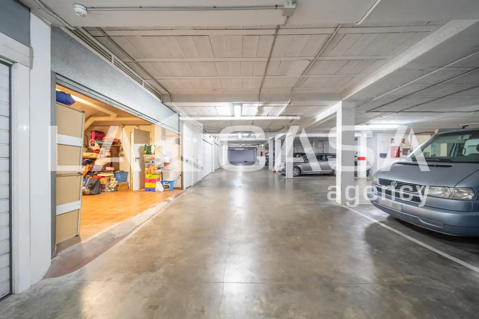 Parking de Casa adosada en venta en Dos Hermanas con Aire acondicionado, Terraza y Trastero