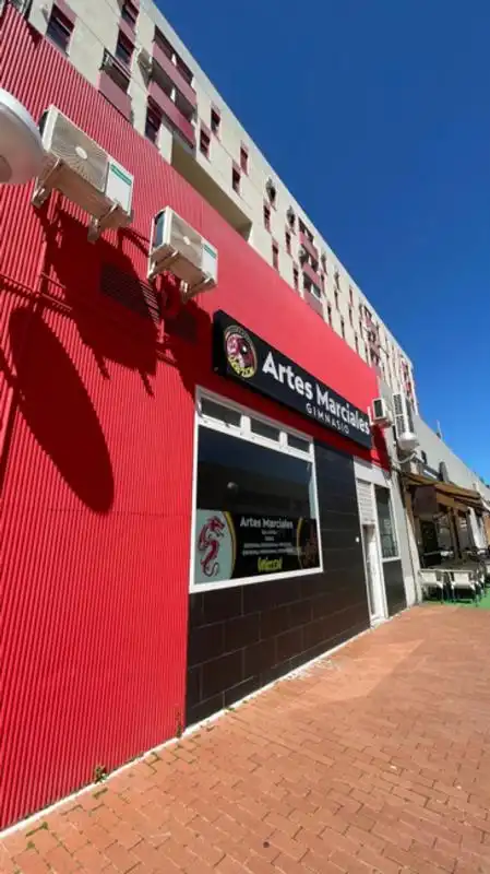 Vista exterior de Local en venda en Parla amb Aire condicionat i Calefacció
