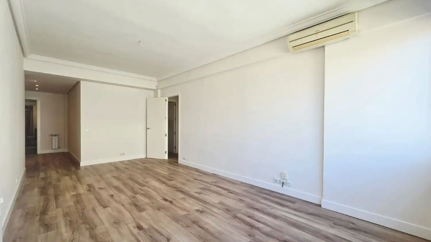 Flat with terrace to rent in del General Pardiñas, imagen 6
