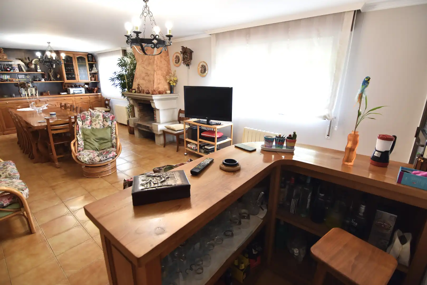 Sala de estar de Casa o chalet en venta en Oleiros con Calefacción, Jardín privado y Parquet