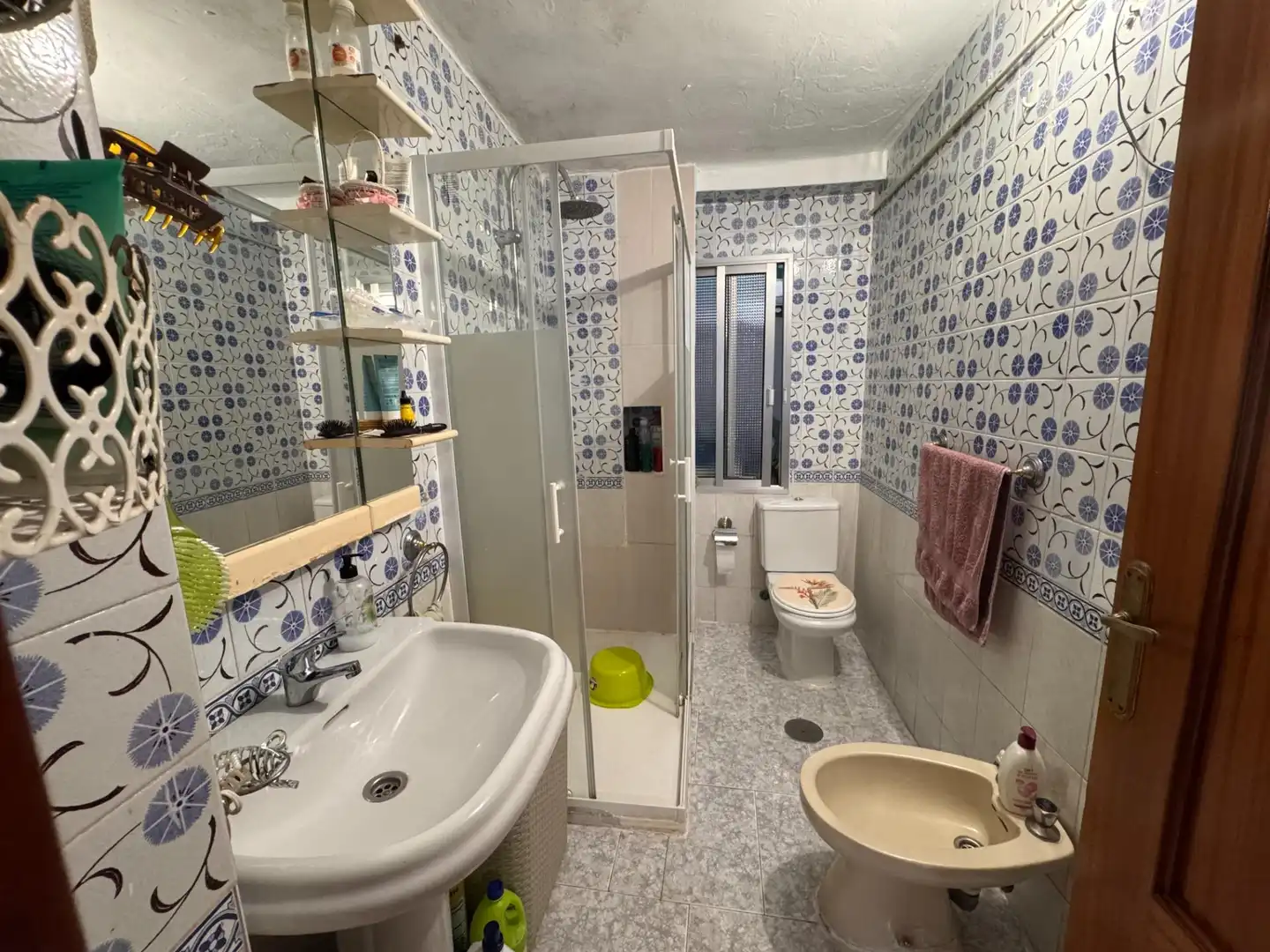 Baño de Piso en venta en San Juan de Aznalfarache con Aire acondicionado