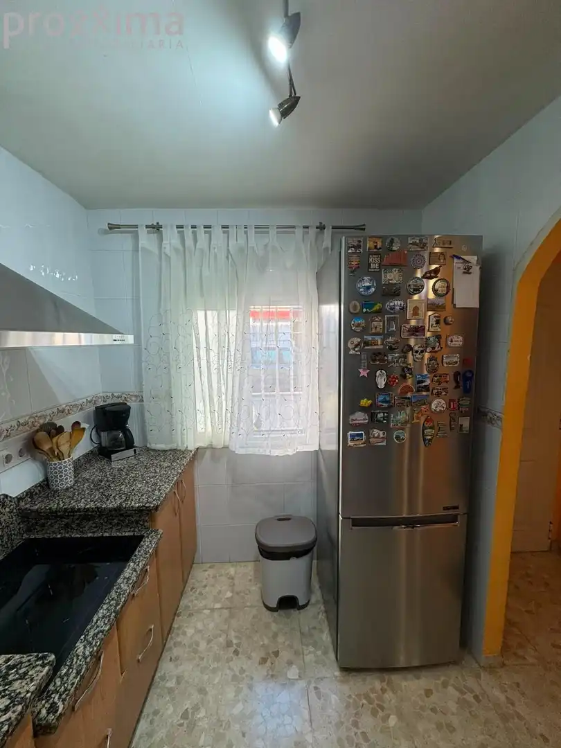 Cuina de Casa adosada en venda en Alcalá de Guadaira amb Aire condicionat, Terrassa i Traster