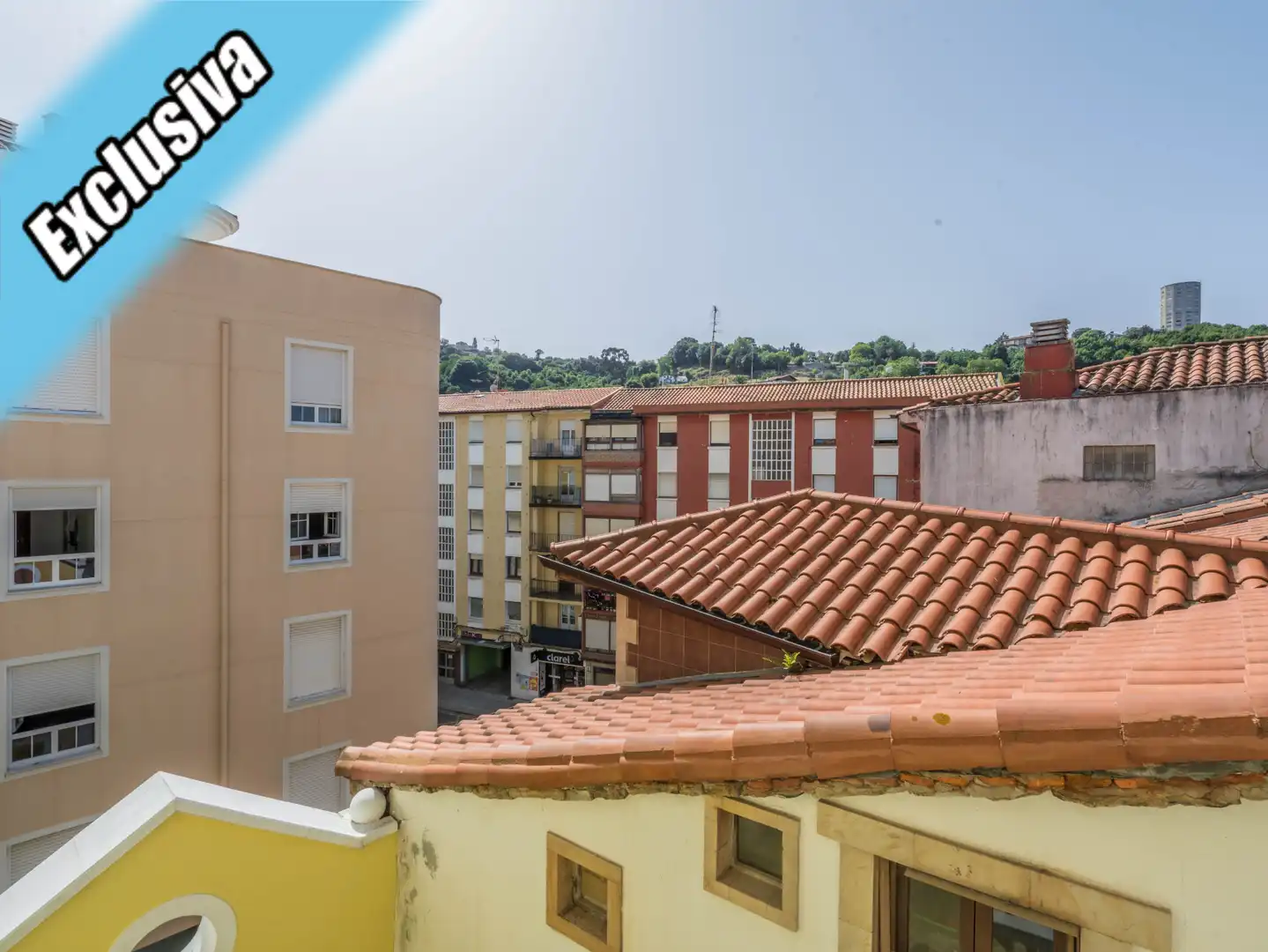Außenansicht von Maisonette zum Verkauf in Laredo mit Heizung, Parkett und Balkon