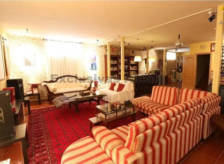 Sala de estar de Casa o chalet en venta en Villalbilla con Aire acondicionado, Calefacción y Jardín privado