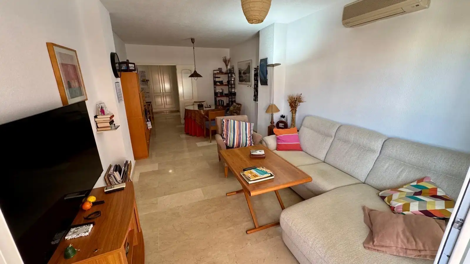Sala de estar de Ático en venta en Benalmádena con Aire acondicionado, Terraza y Piscina comunitaria