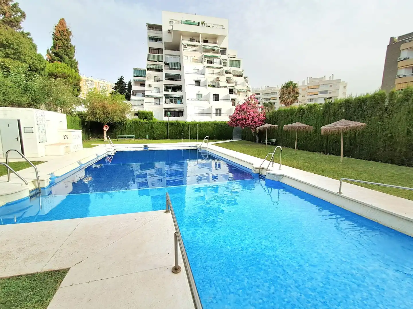 Piscina de Apartamento en venta en Benalmádena con Aire acondicionado, Calefacción y Jardín privado