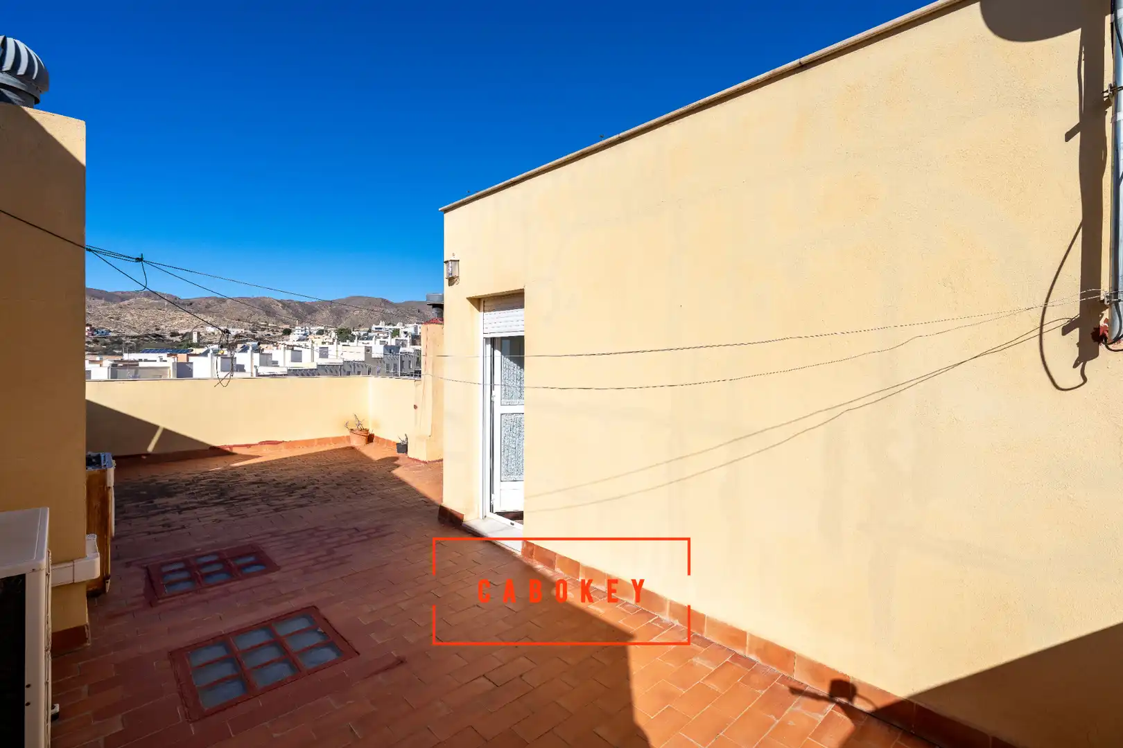 Vista exterior de Casa adosada en venda en Almería amb Aire condicionat, Calefacció i Terrassa