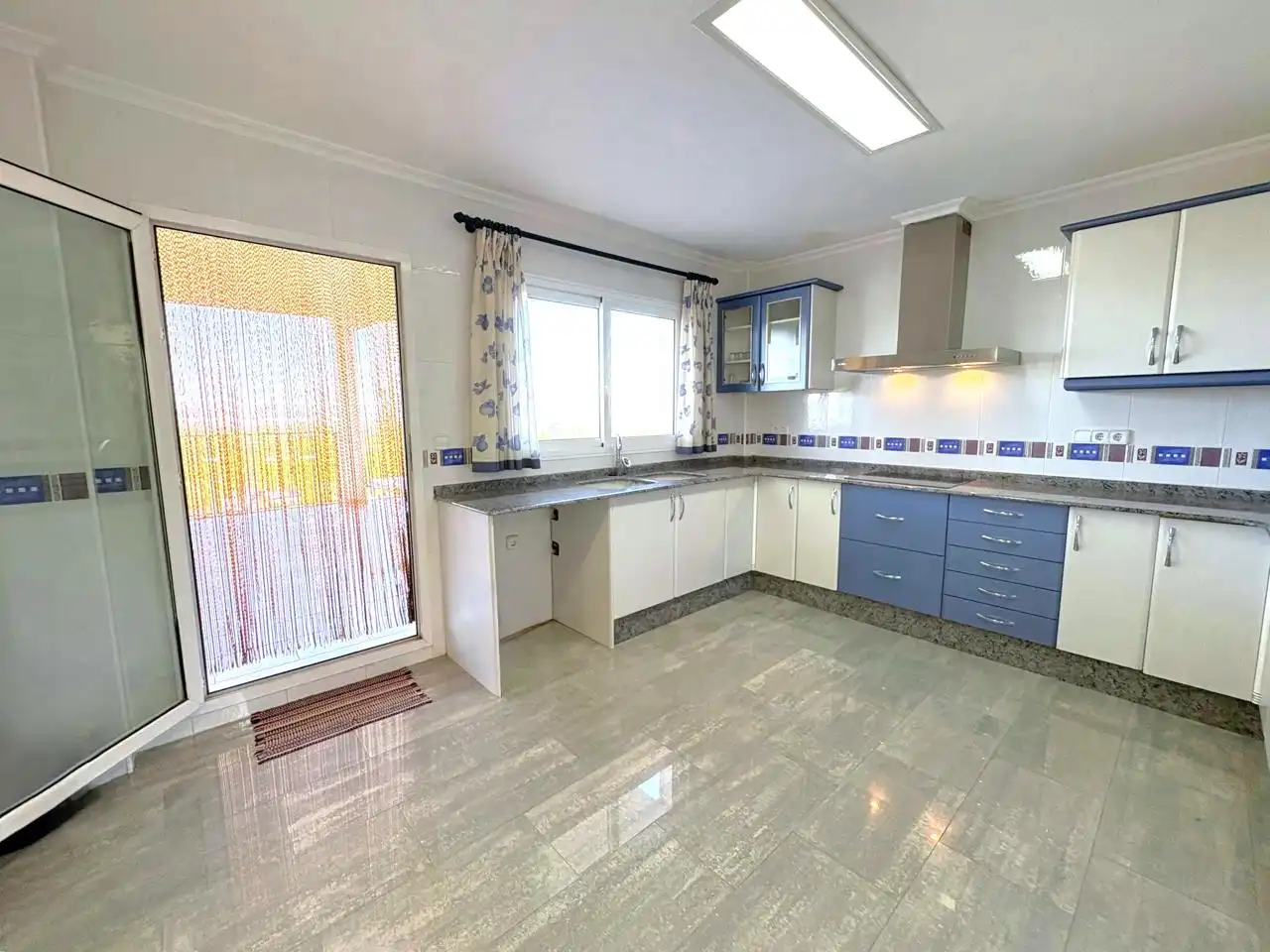 Cocina de Casa o chalet en venta en Chiva con Aire acondicionado, Jardín privado y Terraza