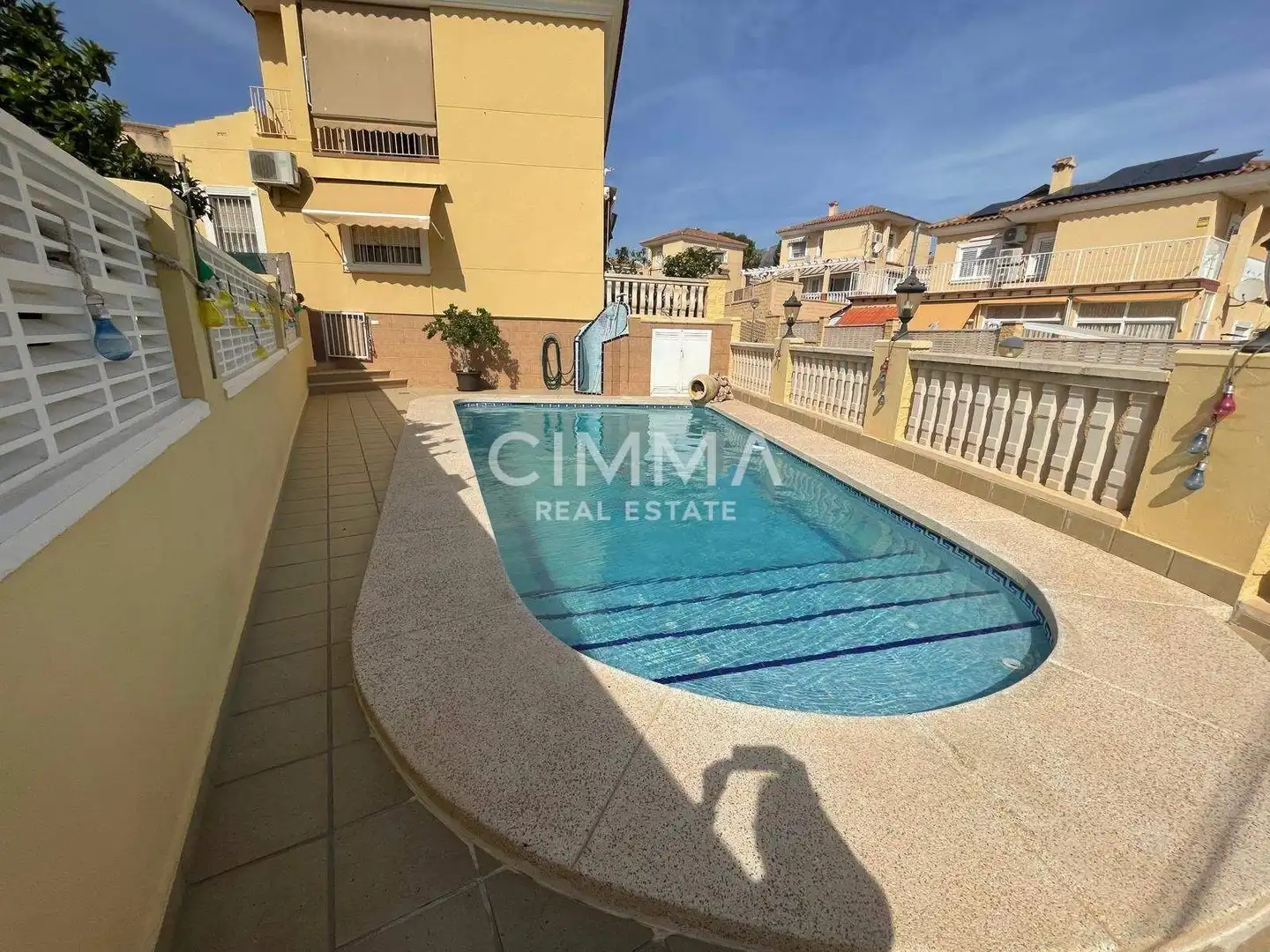 Vista exterior de Casa o xalet en venda en La Nucia amb Aire condicionat, Jardí privat i Terrassa