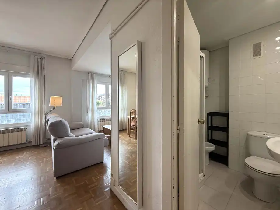 Dormitori de Pis en venda en Vitoria - Gasteiz amb Calefacció, Parquet i Moblat
