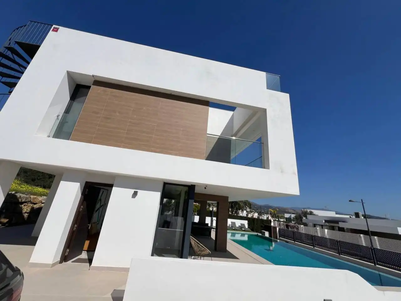 Vista exterior de Casa o chalet en venta en Estepona con Aire acondicionado, Calefacción y Jardín privado