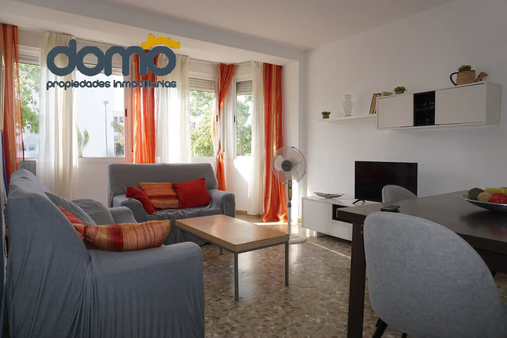 Sala de estar de Piso en venta en  Almería Capital con Terraza, Amueblado y Lavadora