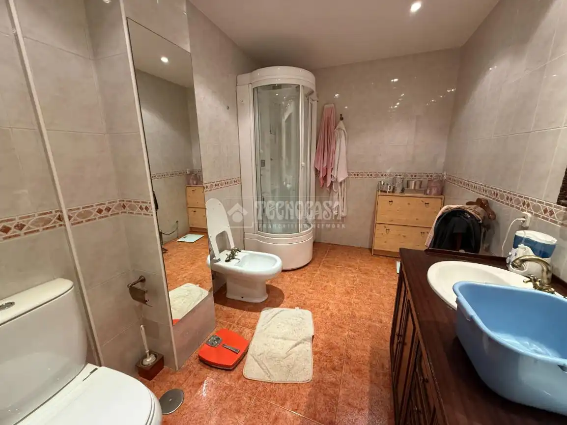 Baño de Casa o chalet en venta en Madrid con Calefacción y Trastero