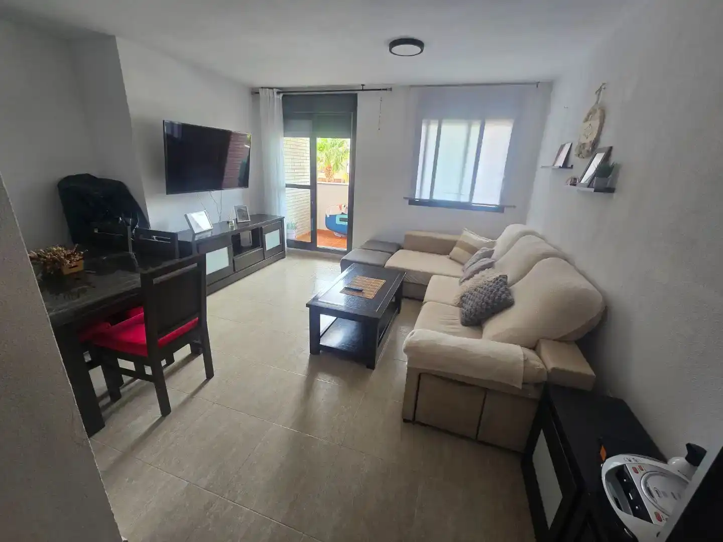 Sala d'estar de Pis en venda en Roquetas de Mar amb Aire condicionat i Piscina