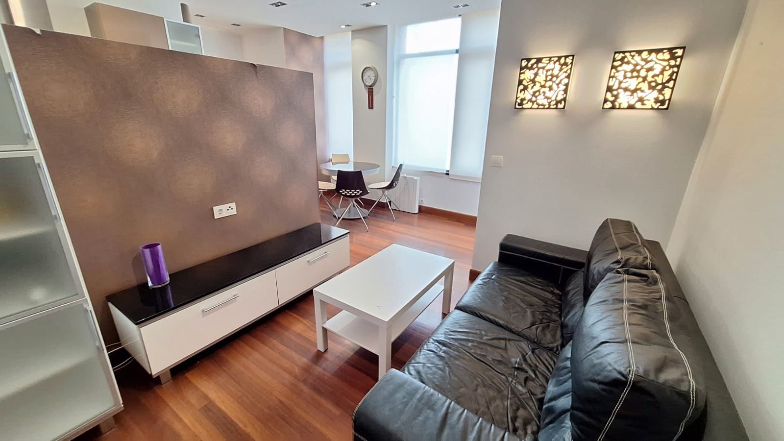 Sala d'estar de Apartament en venda en Bilbao  amb Aire condicionat, Calefacció i Traster