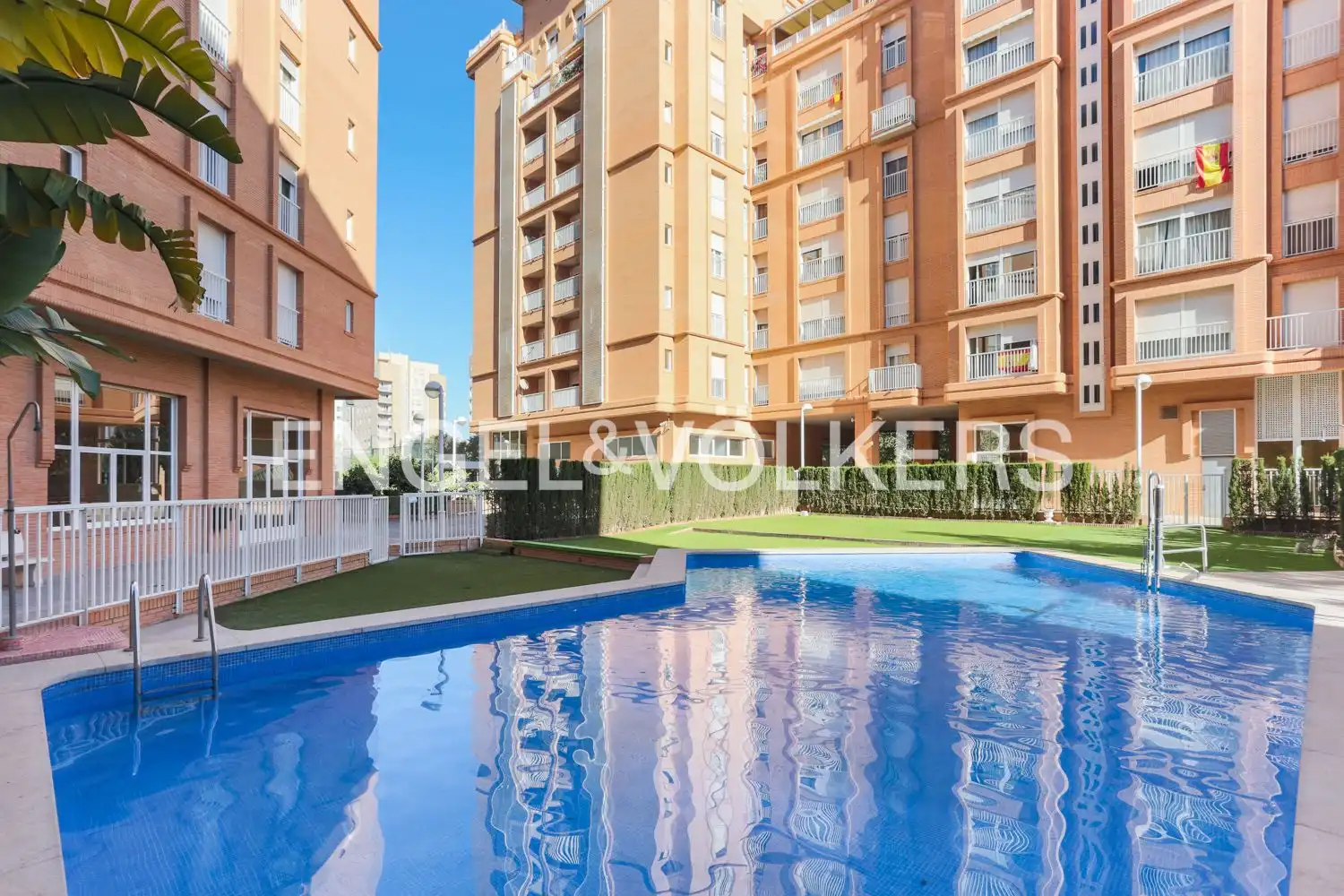 Piscina de Pis en venda en Valencia amb Aire condicionat, Calefacció i Terrassa