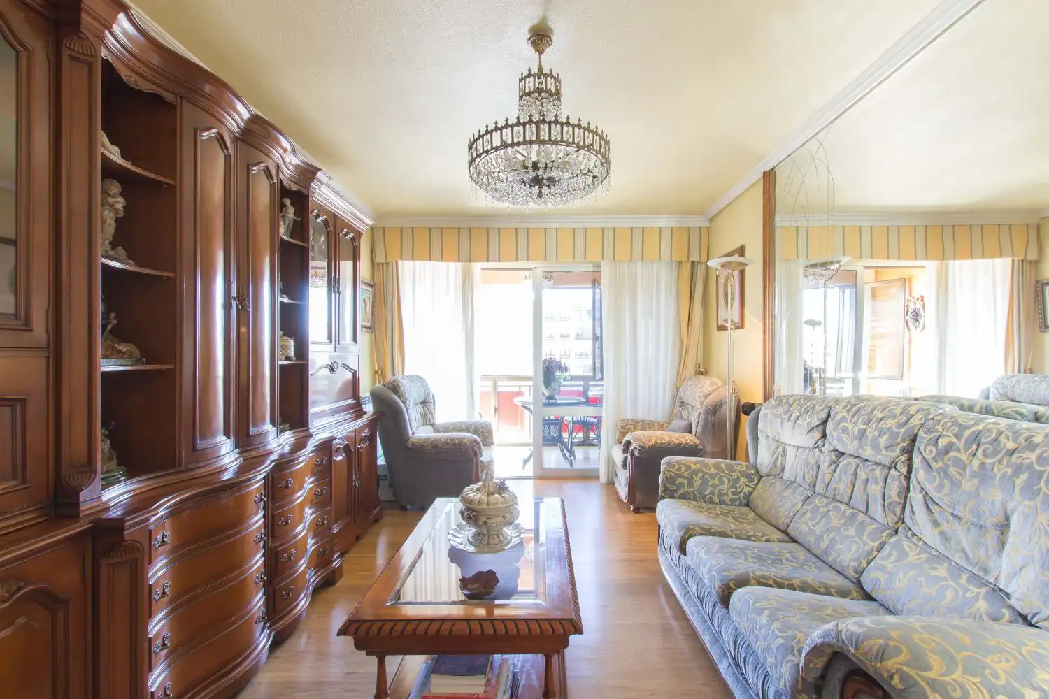Sala de estar de Piso en venta en  Pamplona / Iruña con Calefacción, Trastero y Amueblado