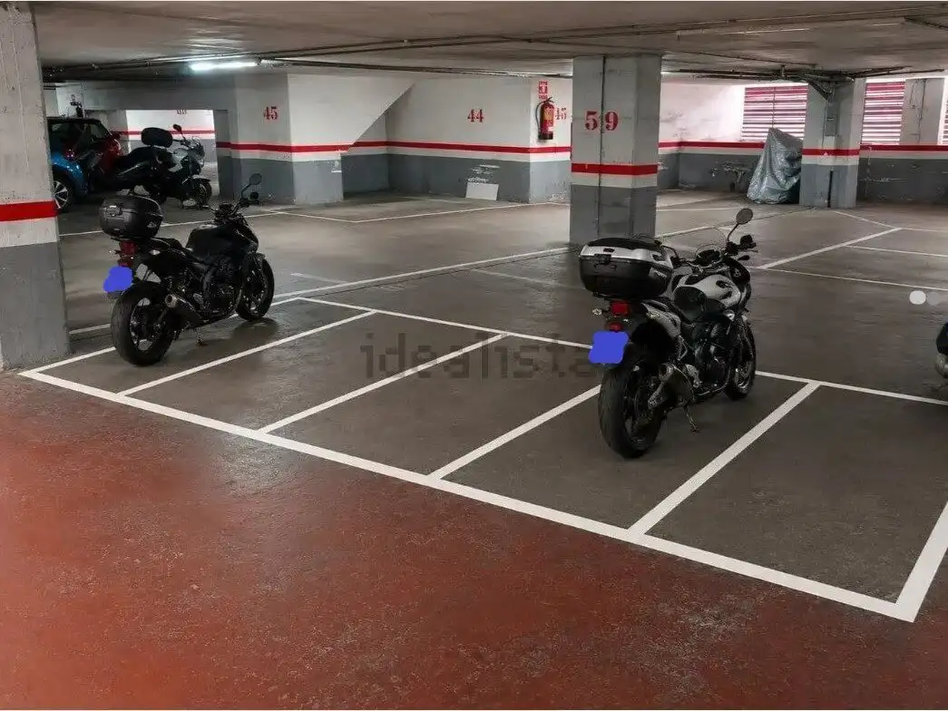 Parkplatz von Garage zur Miete in Barcelona mit Alarm