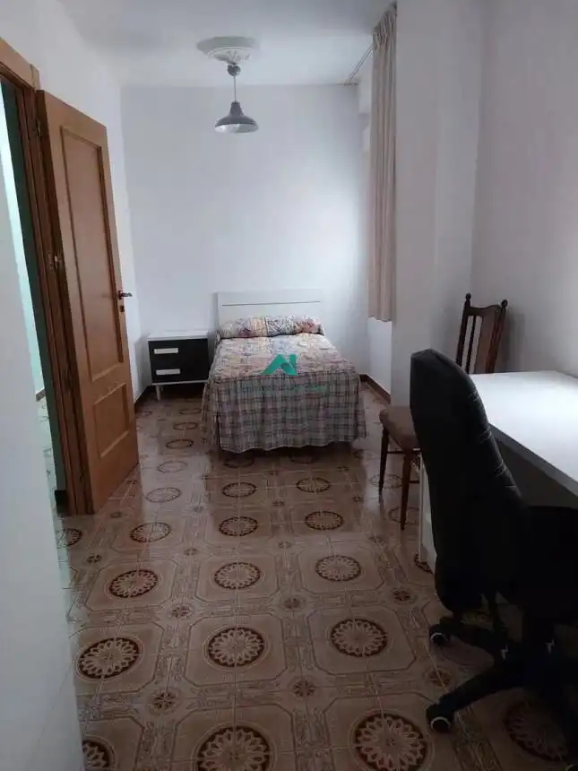 Habitación de Piso de alquiler en Jaén con Amueblado y Balcón