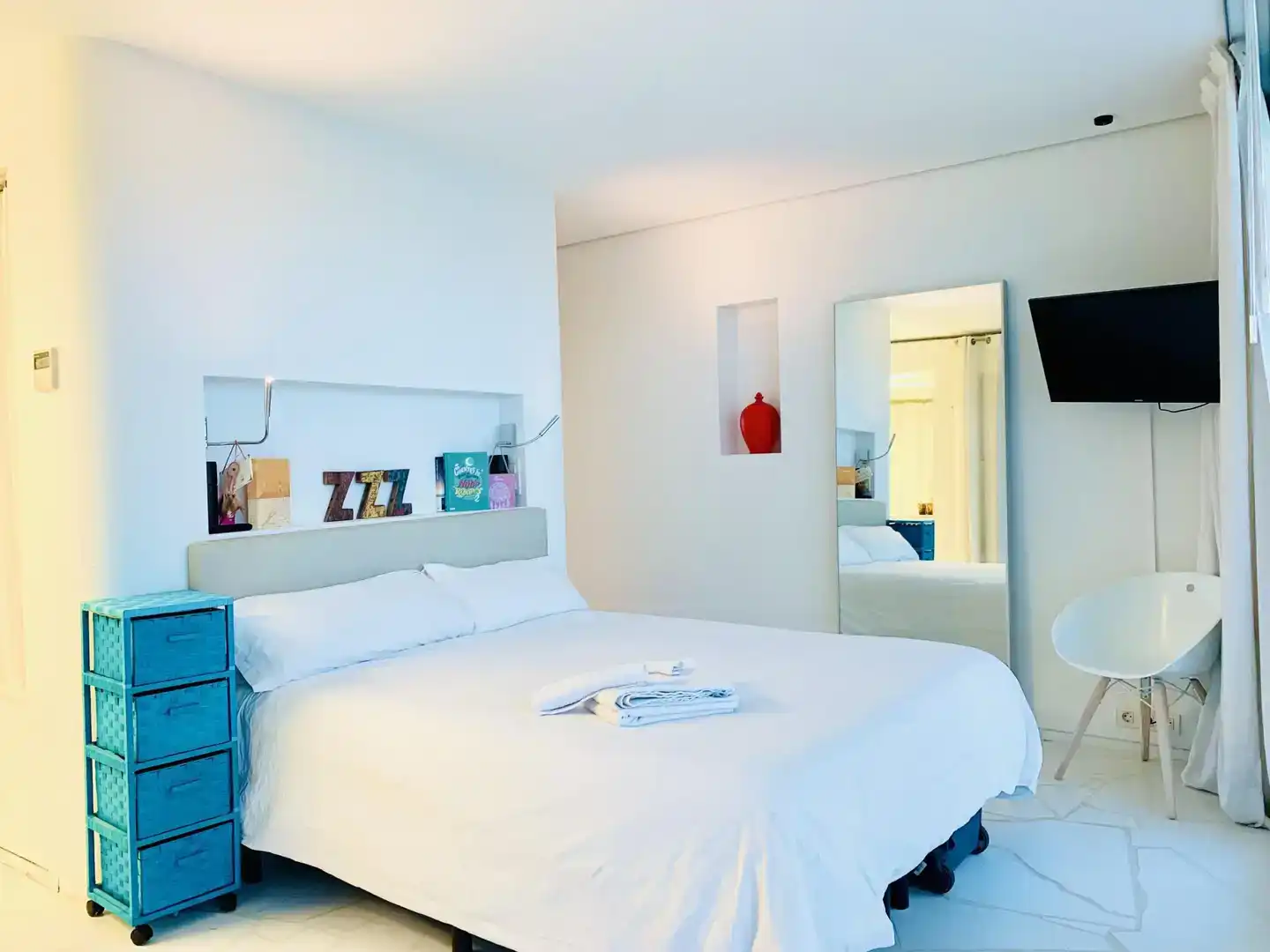 Schlafzimmer von Wohnungen zur Miete in Eivissa mit Klimaanlage, Schwimmbad und Balkon