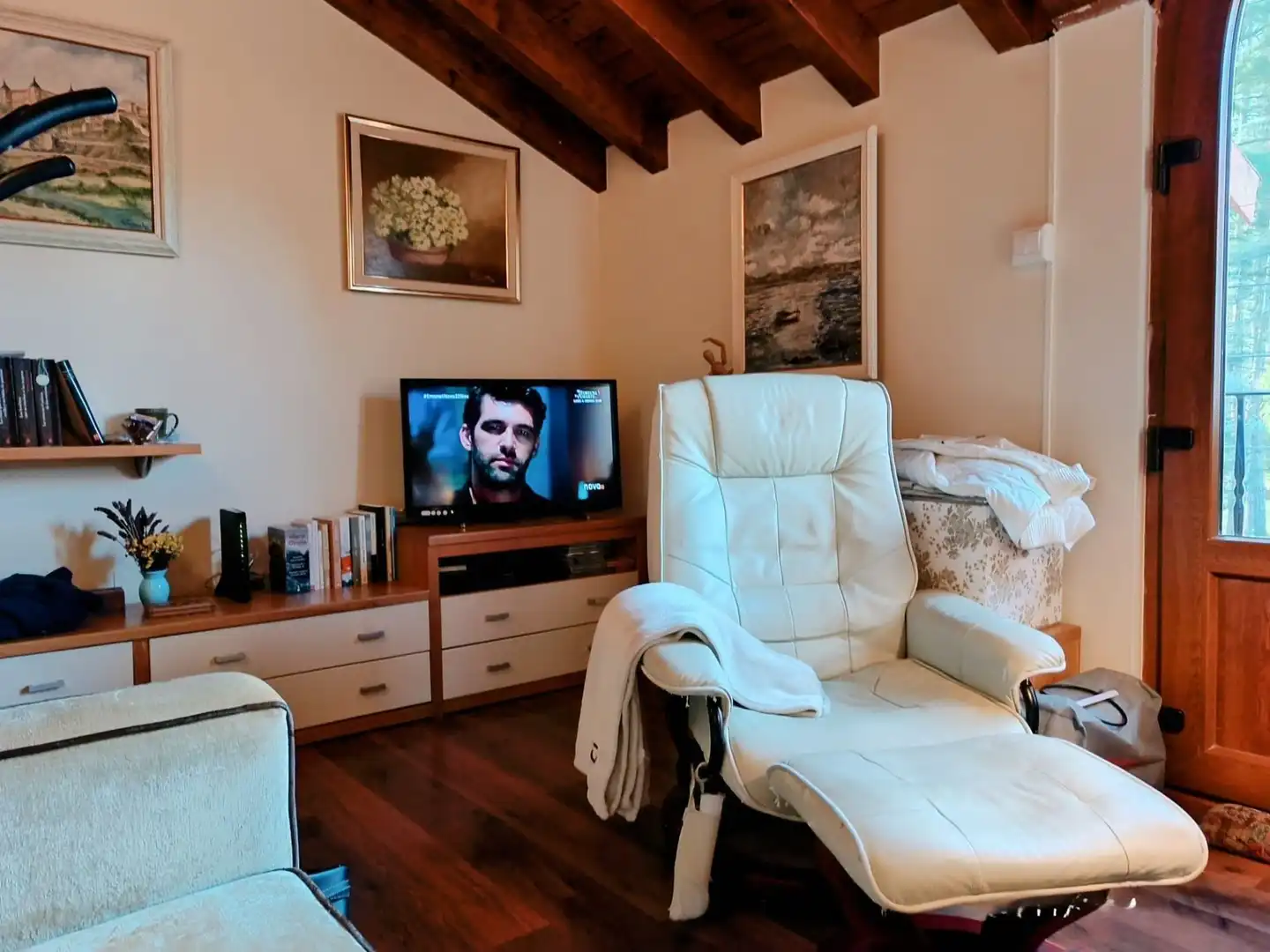 Sala d'estar de Casa o xalet en venda en Molledo amb Calefacció, Jardí privat i Traster