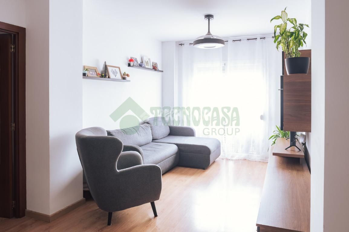 Living room of Flat for sale in  Granada Capital  with Storage room