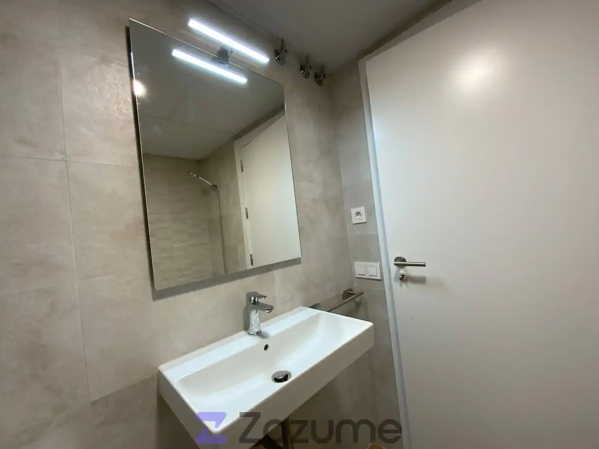 Bathroom of Flat for rent in Valencia  with Air Conditioner, Heating and Private garden