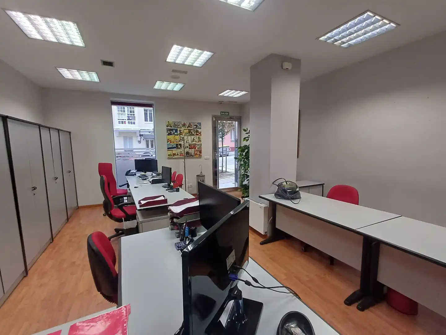 Local comercial en alquiler en Centro - Juan Flórez - Plaza Pontevedra