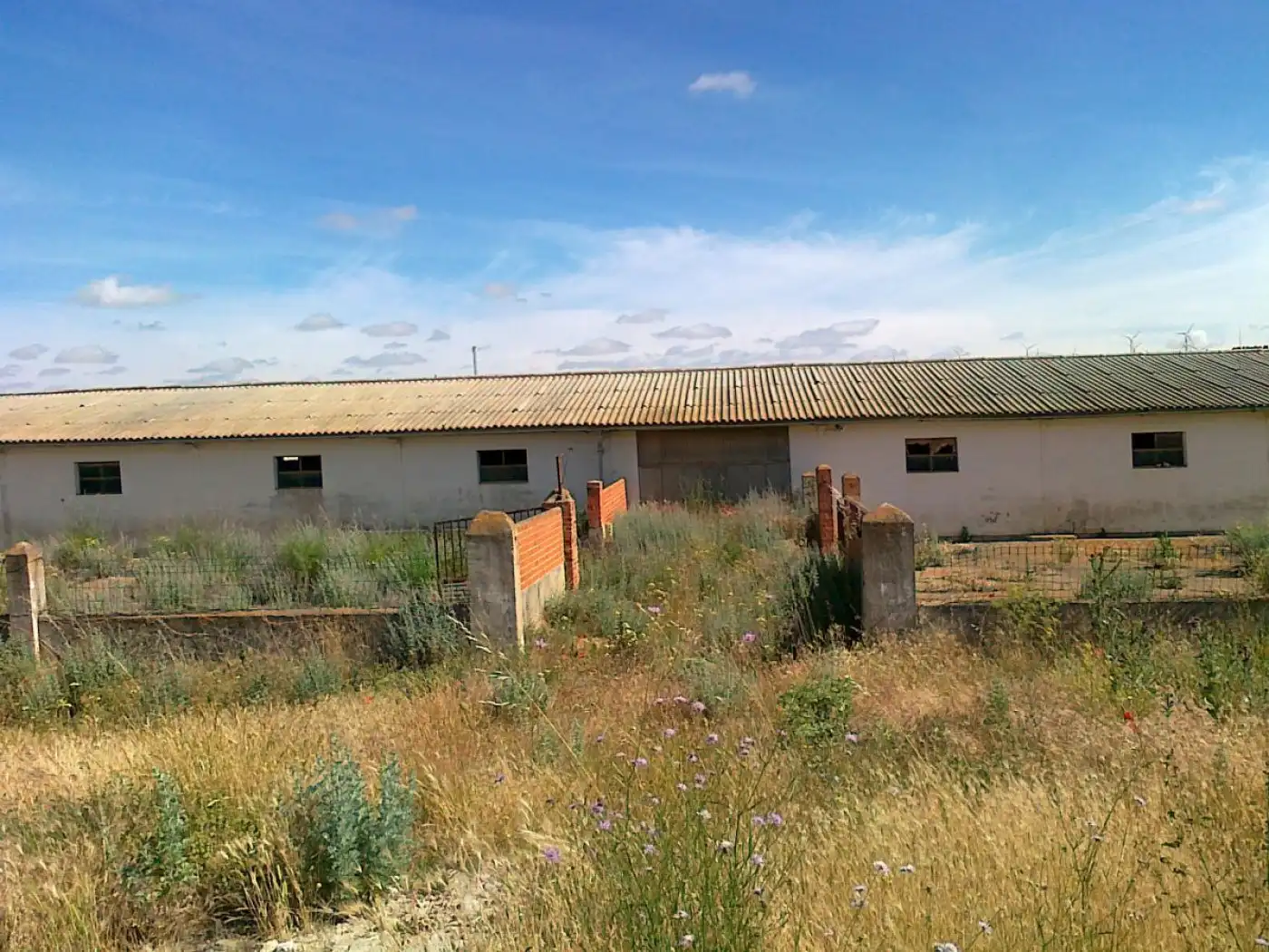 Vista exterior de Nave industrial en venta en Astudillo