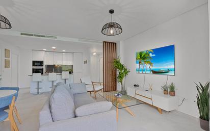 Sala d'estar de Pis de lloguer en Benahavís amb Aire condicionat, Terrassa i Balcó