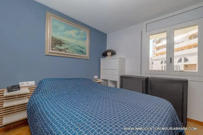 Habitación de Apartamento en venta en Empuriabrava con Aire acondicionado, Calefacción y Terraza