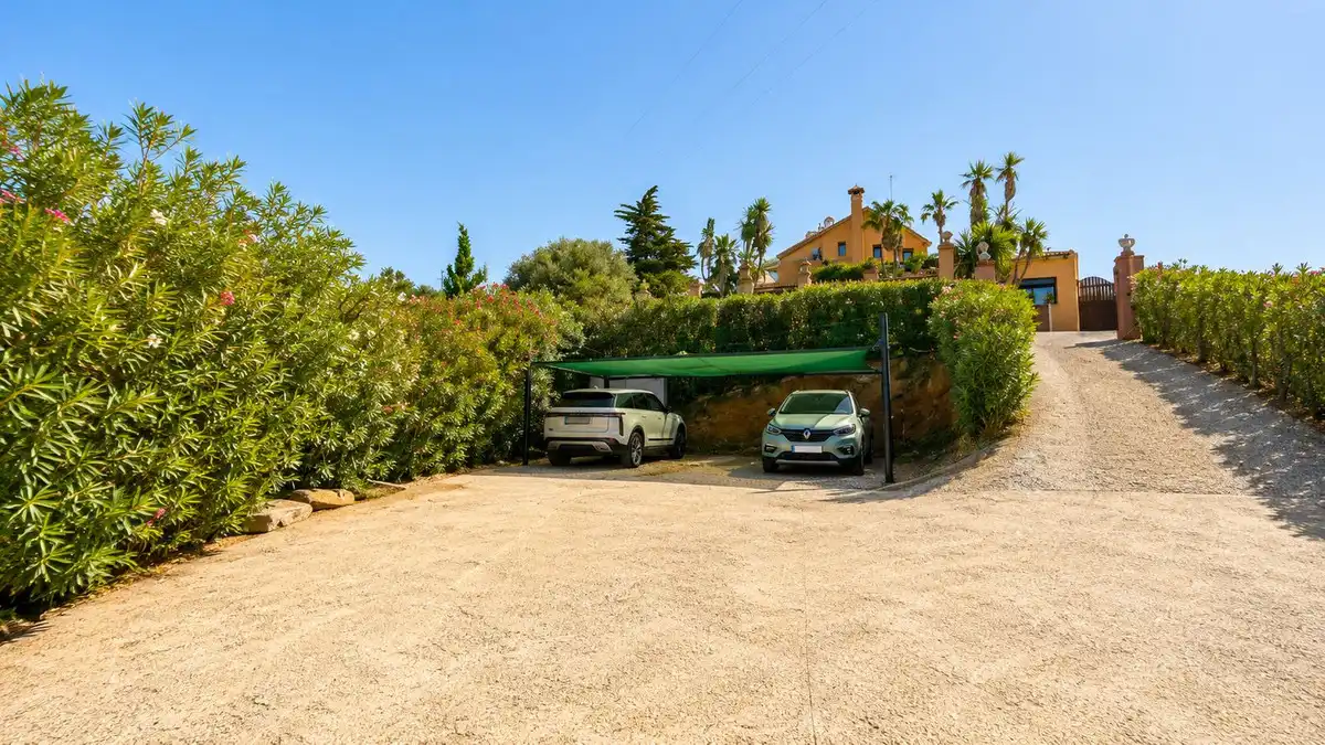 Aparcament de Finca rústica en venda en Cártama amb Aire condicionat, Jardí privat i Terrassa