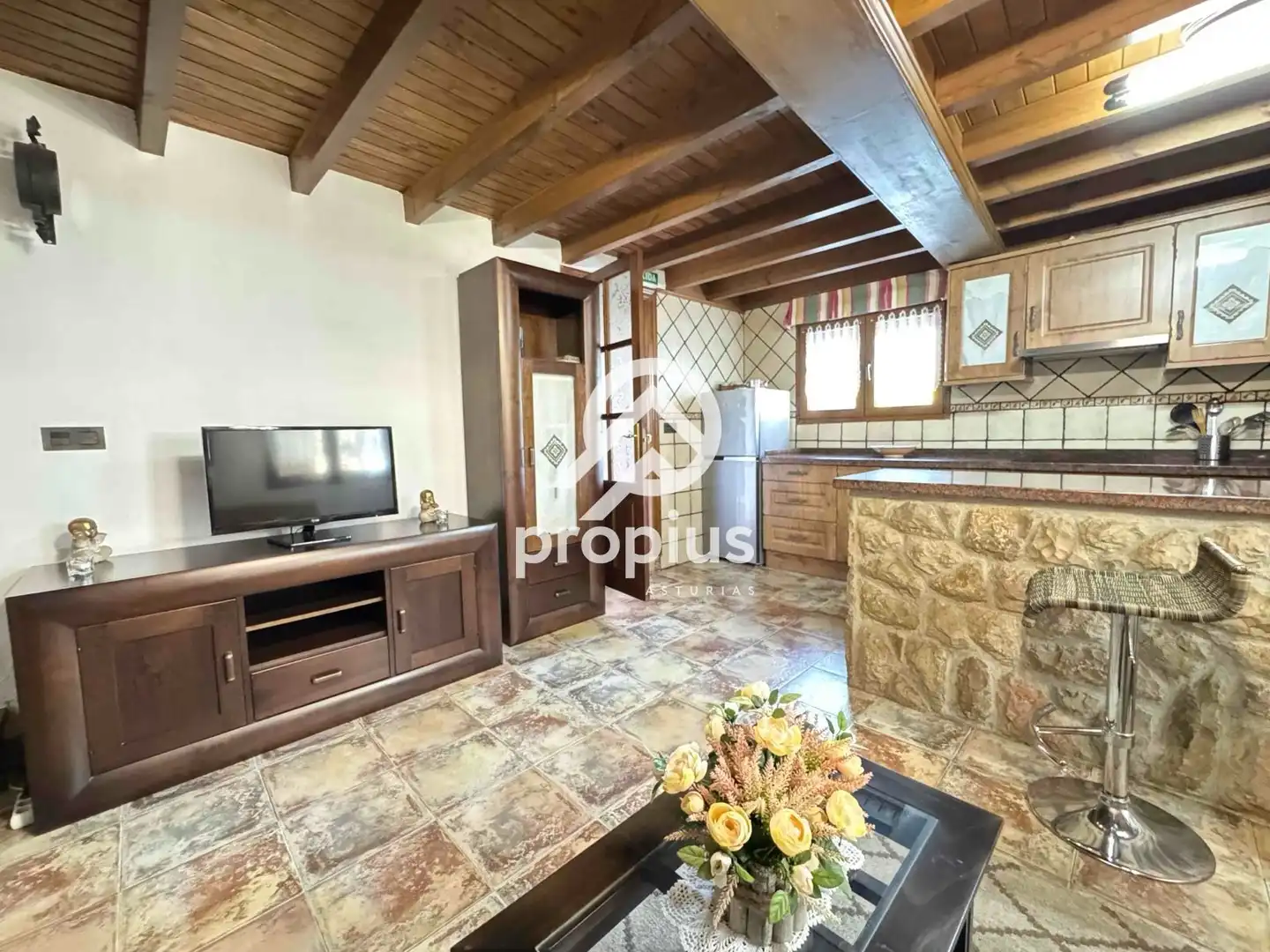 Sala de estar de Casa o chalet en venta en Parres con Calefacción, Jardín privado y Parquet